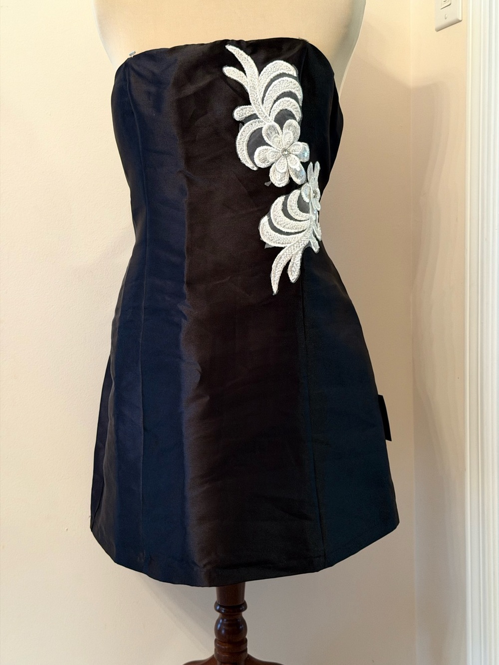 Hoco Lulus XL Black Strapless Floral Applique Satin Mini Dress EUC